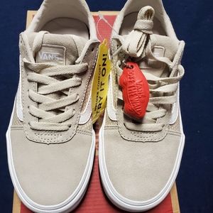 NEW- Women's Ward Deluxe Woven Van's size 6